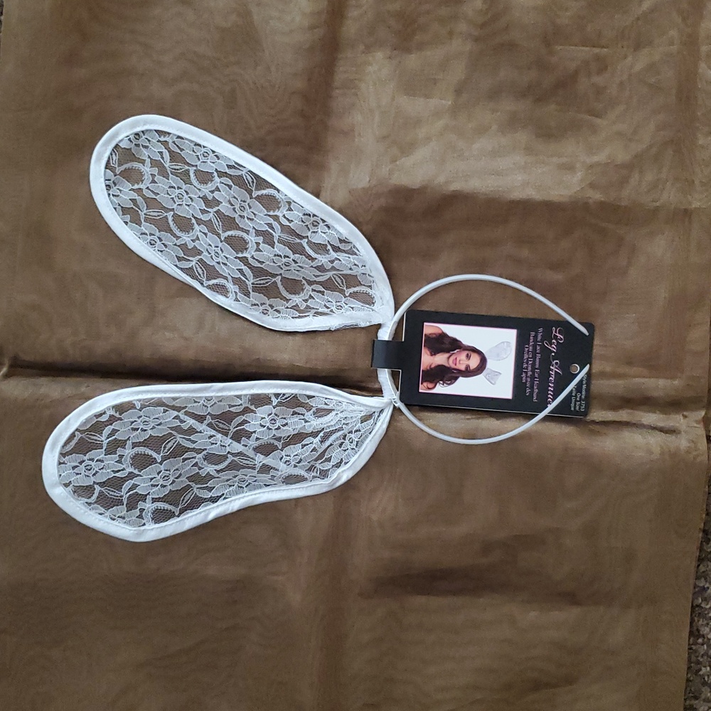 *NWT* Leg Avenue White Lace Bunny Ear Hwadband